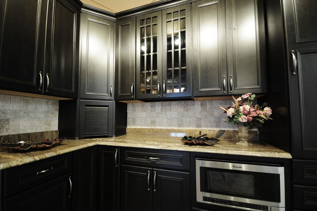 15 Well Designed Dark Kitchen Cabinets You Can Make Yourself